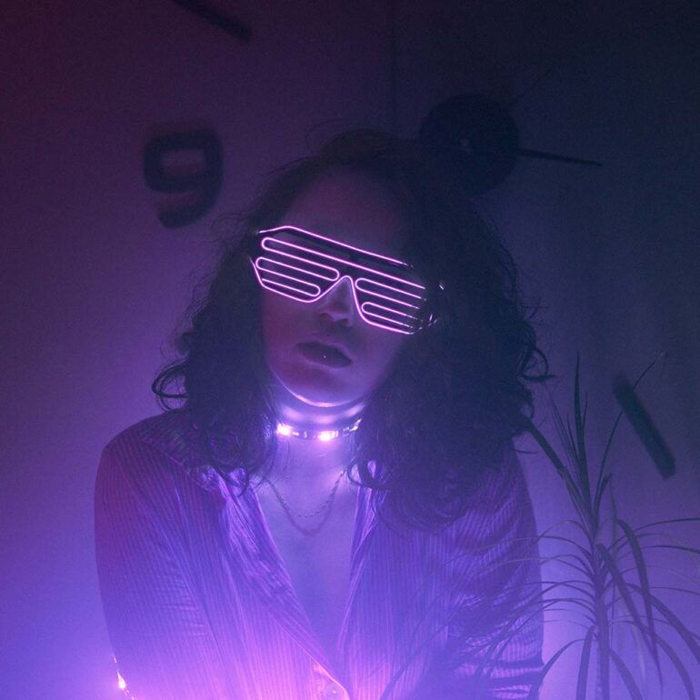 neon v